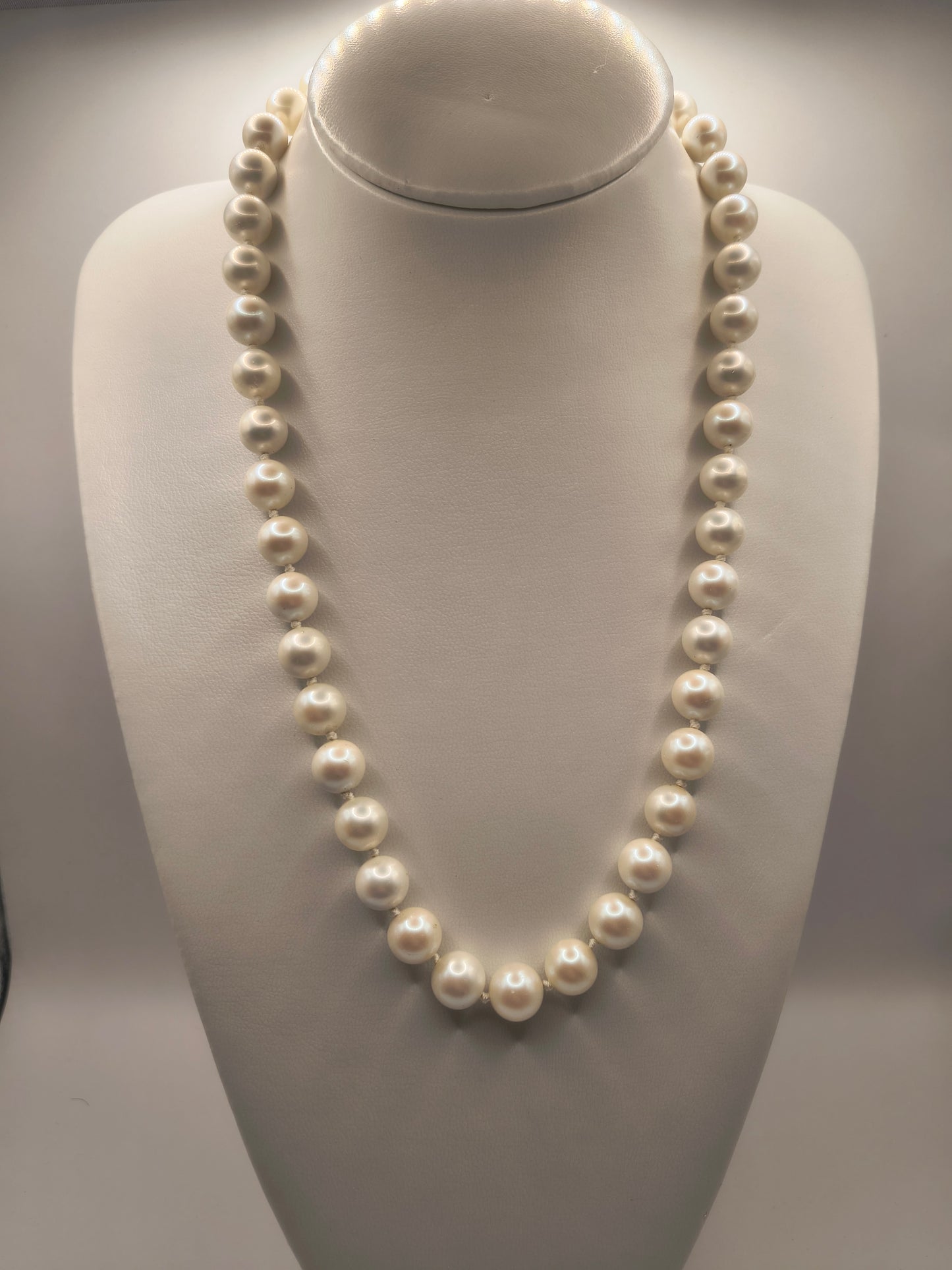 Mother of pearl necklace