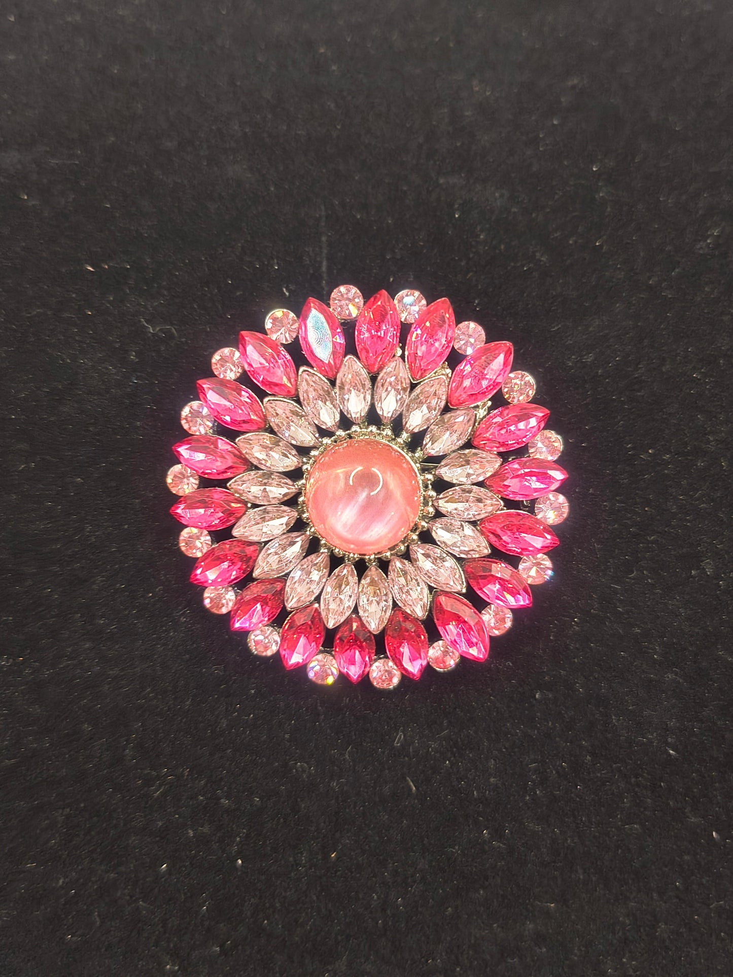Pink vintage rounded brooch