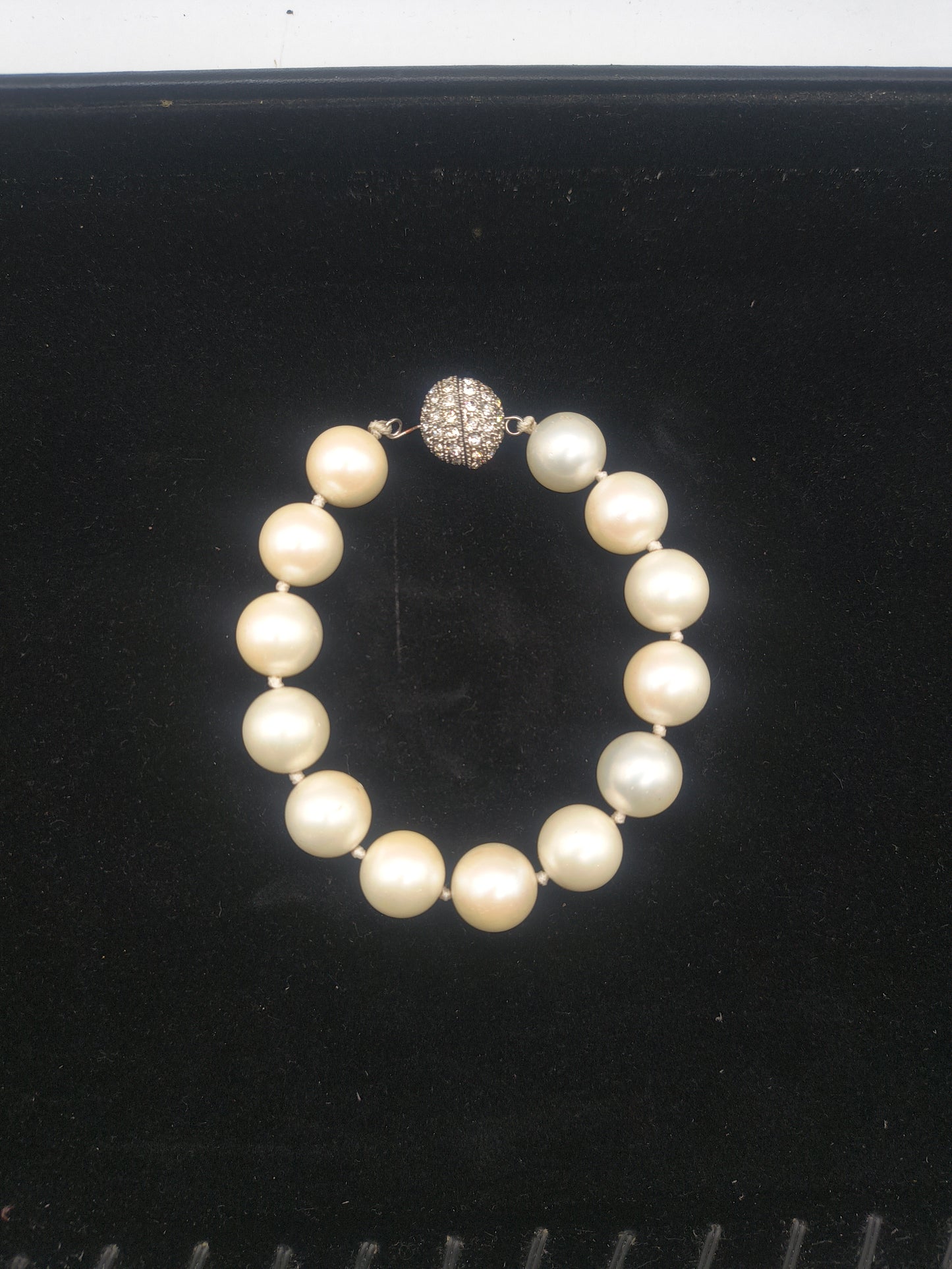 Knotted mother of pearl bracelet