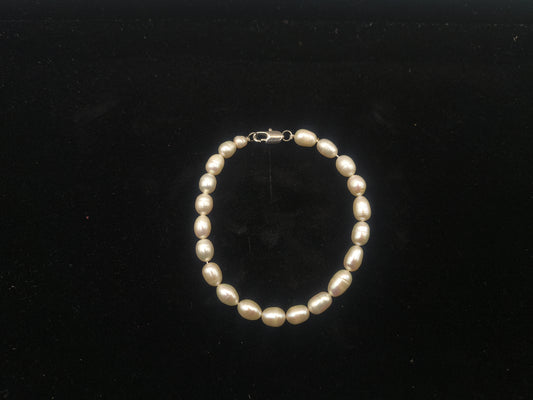 Delicate pearl bracelet (Small)