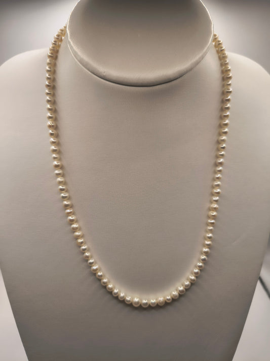 Small Freshwater pearl necklace (Short)