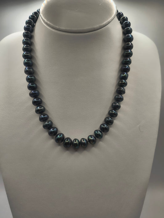 Black freshwater pearl necklace (Large pearls)