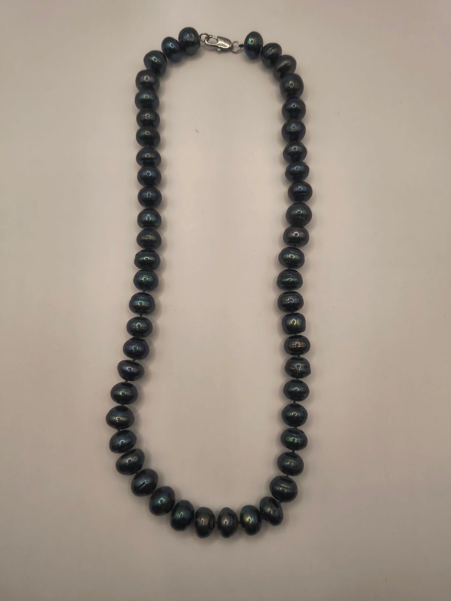 Black freshwater pearl necklace (Large pearls)