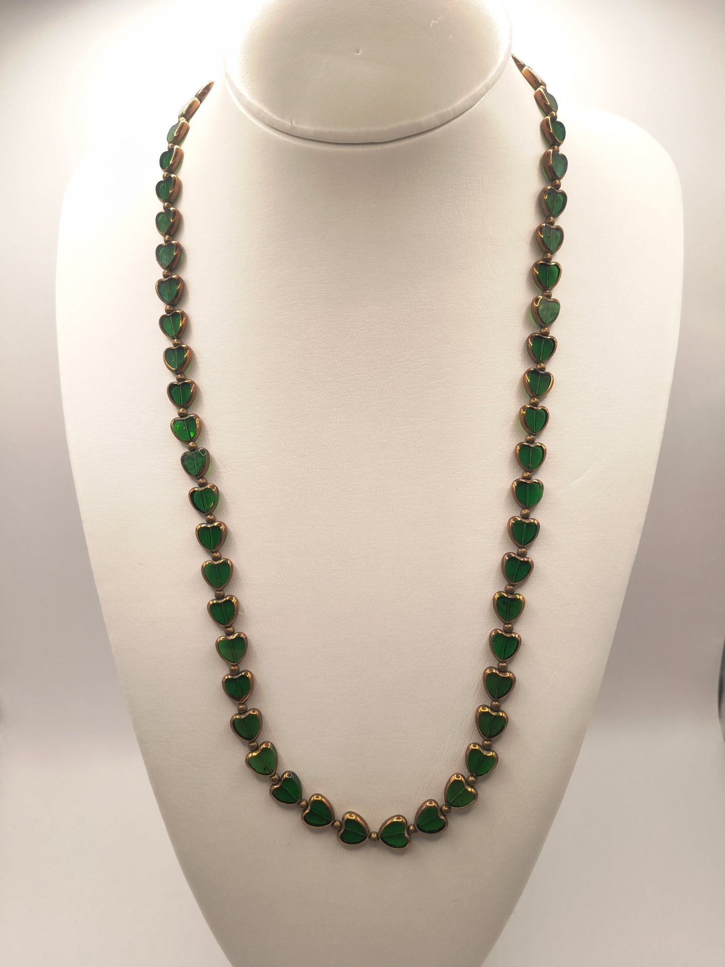 Green stained venetian glass necklace (Hearts)