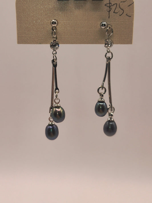 Freshwater pearl dangly earrings (black)