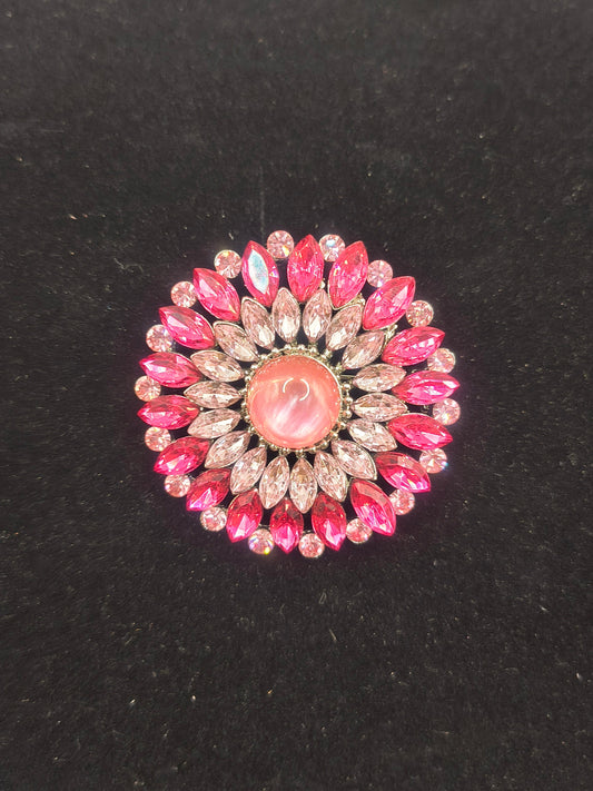 Pink vintage rounded brooch